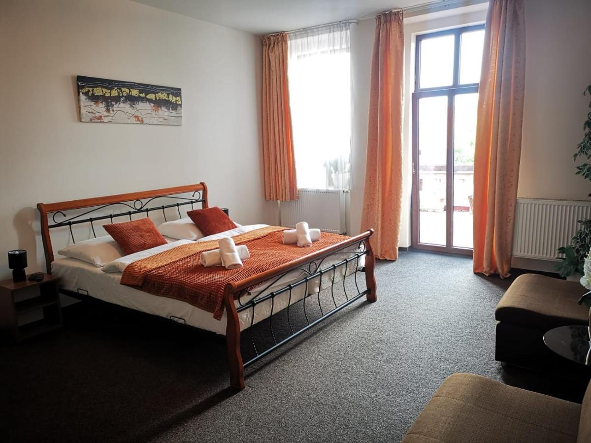 Hotel Palackého 135 Mělník Esterno foto