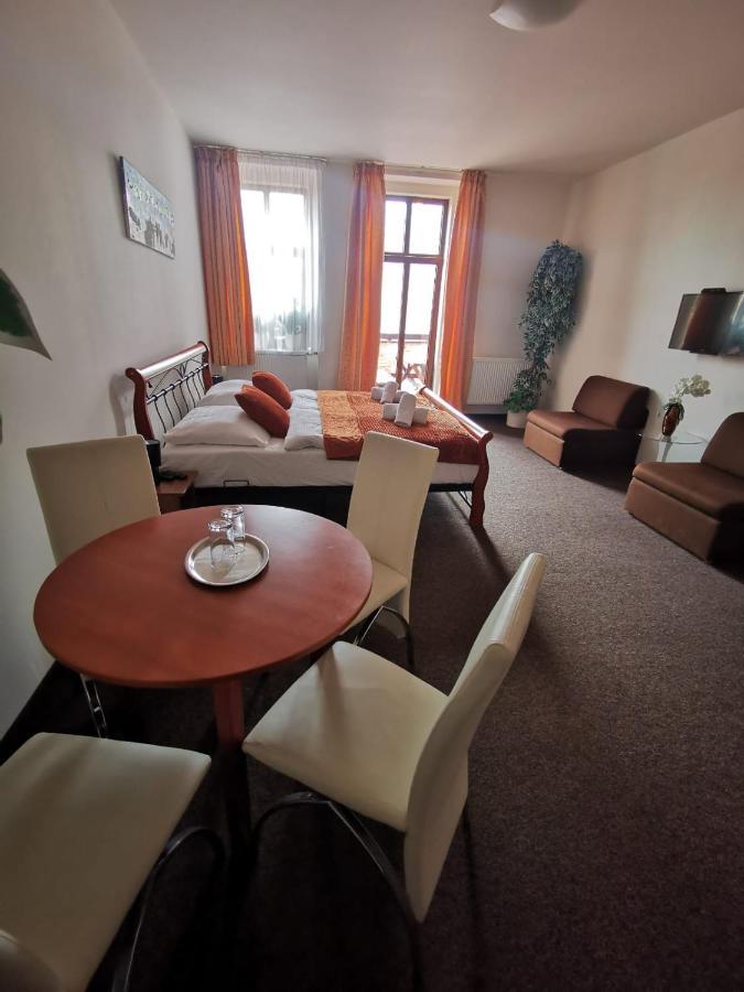 Hotel Palackého 135 Mělník Esterno foto
